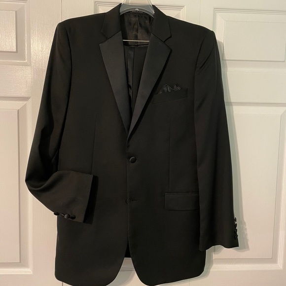 Men’s Tuxedo Suit - Picture 1 of 2